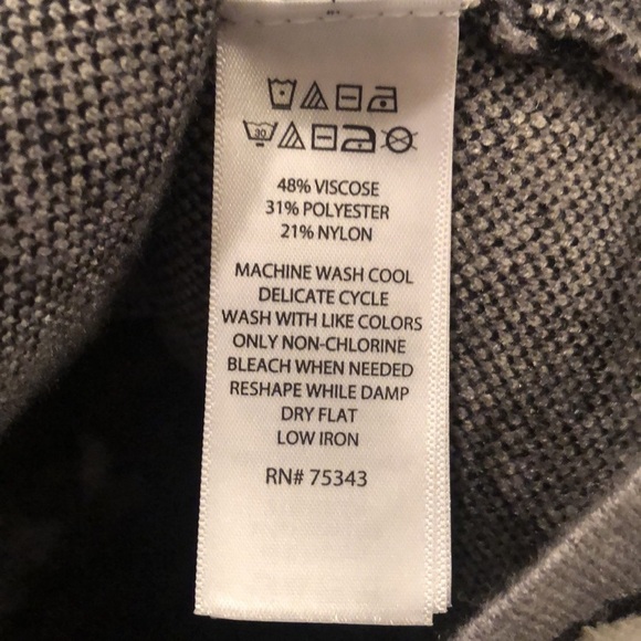 Tahari Leopard Print sweater - Size XS - Picture 5 of 5